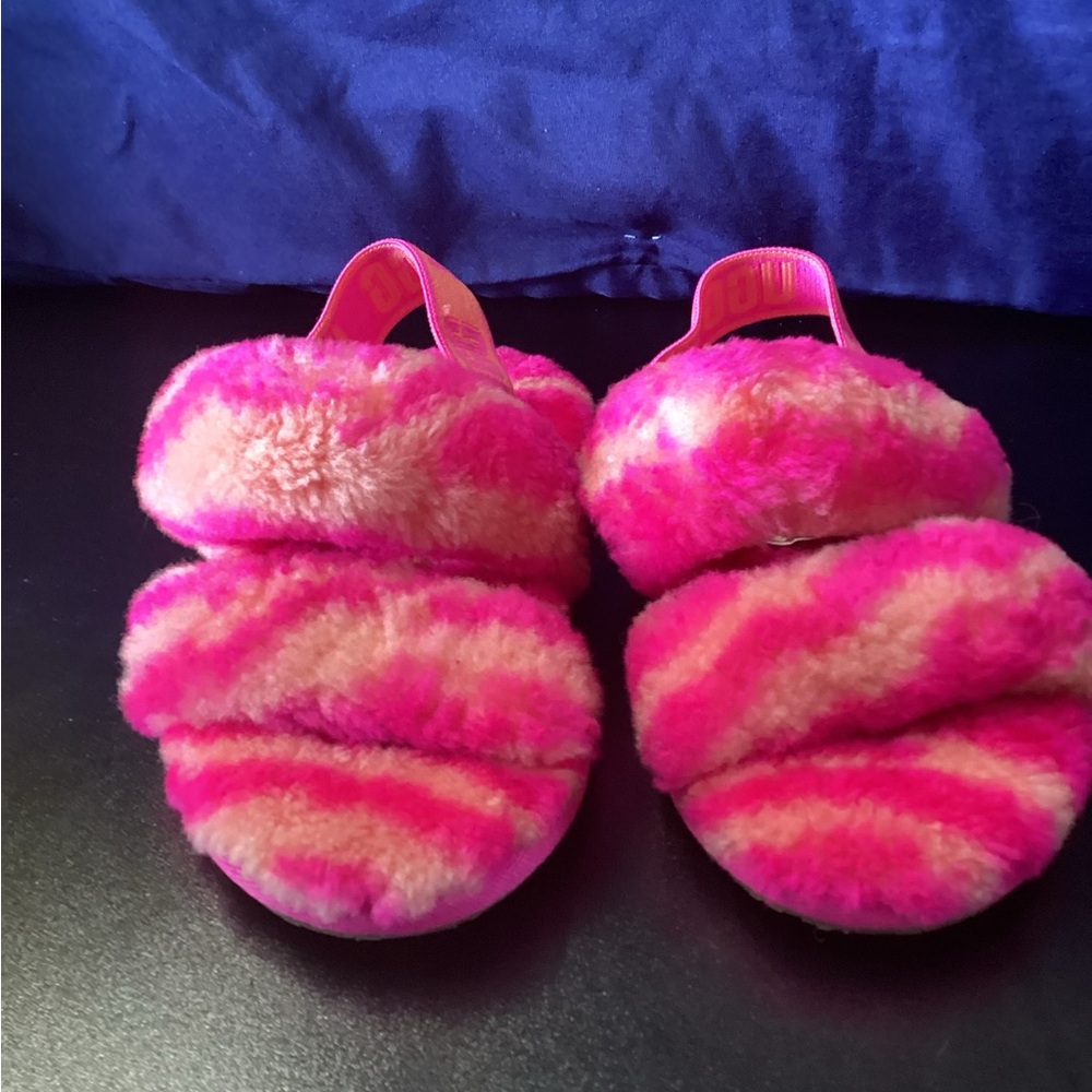 UGG MOCASSIN SANDAL SIZE us 7 uk 6